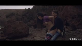 Julia De Lucia & Chris Torres – Unrestrained [1080P]